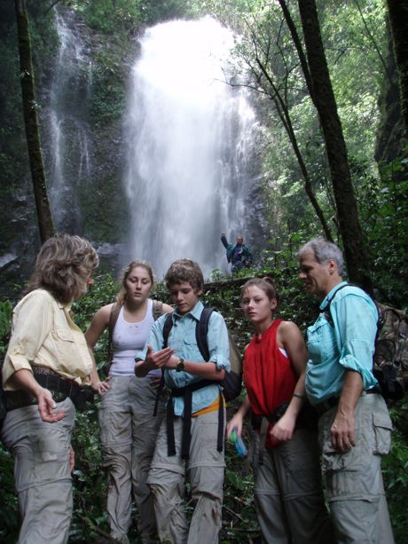Volare's private access to cloud forest trails